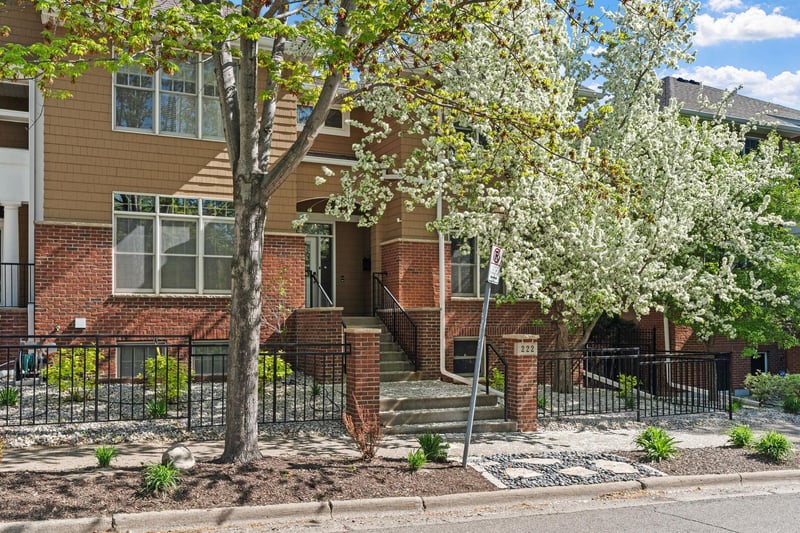 222 Ridgewood Ave, Minneapolis, MN 55403