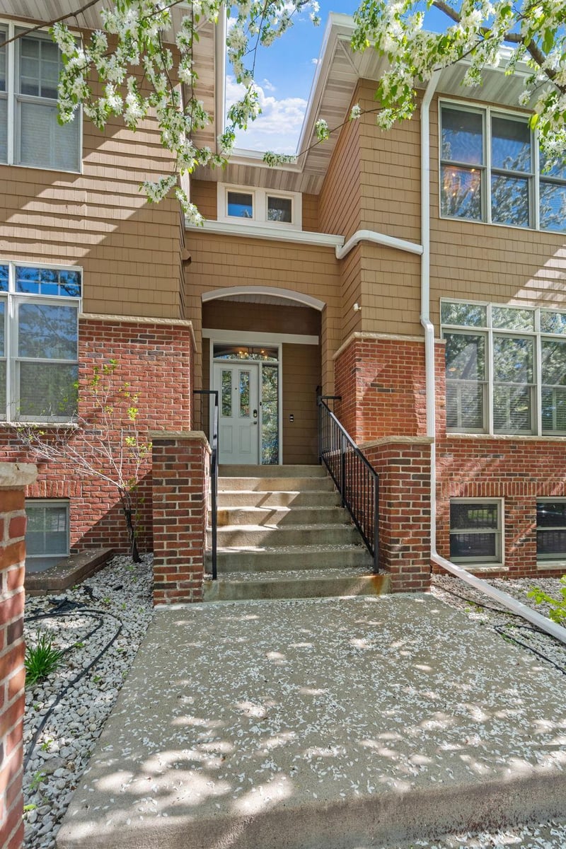 222 Ridgewood Ave, Minneapolis, MN 55403
