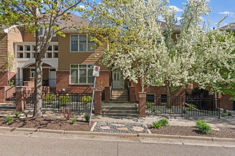 222 Ridgewood Ave, Minneapolis, MN 55403