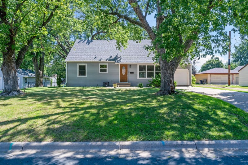 853 Minnesota St S, Shakopee, MN 55379