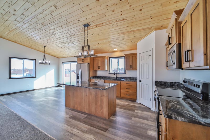 402 Norway Ct, Staples, MN 56479