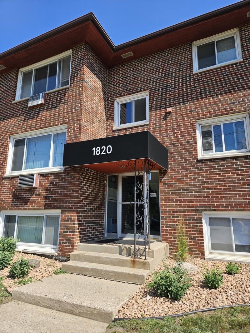 1820 Bromley St, South Saint Paul, MN 55075