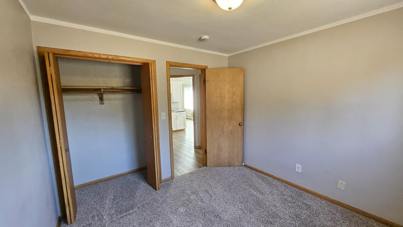 1820 Bromley St, South Saint Paul, MN 55075