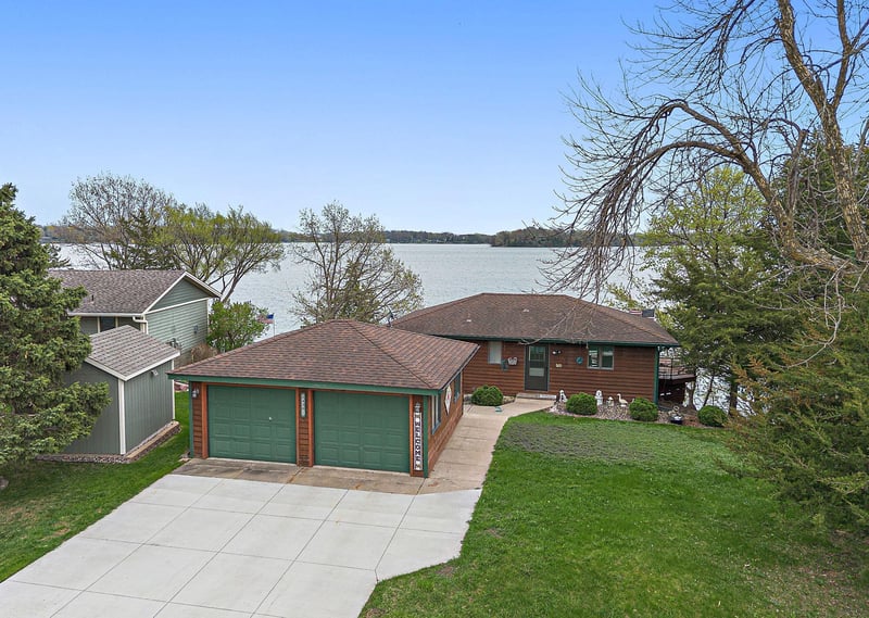 24301 W Cedar Lake Dr, New Prague, MN 56071