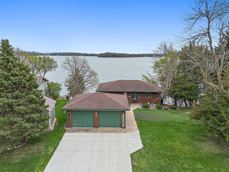 24301 W Cedar Lake Dr, New Prague, MN 56071