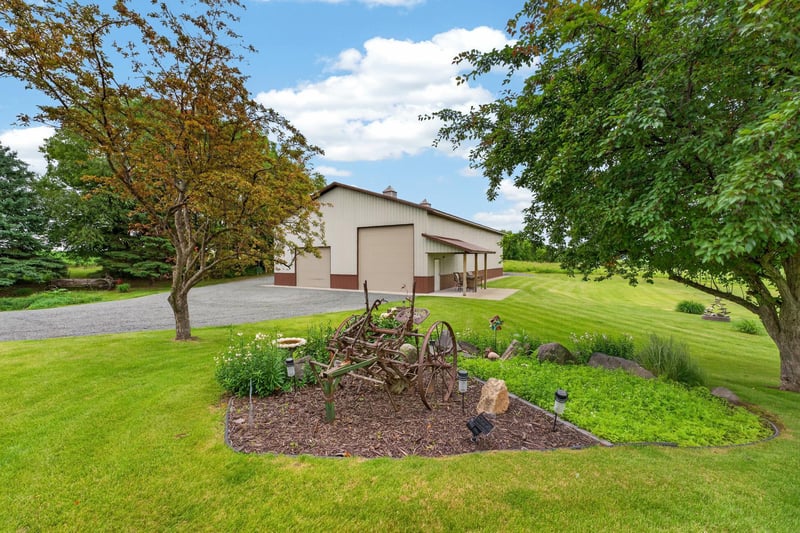 25710 Oakman Ave, Lindstrom, MN 55045