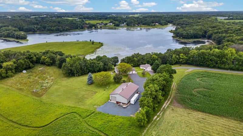 25710 Oakman Ave, Lindstrom, MN 55045