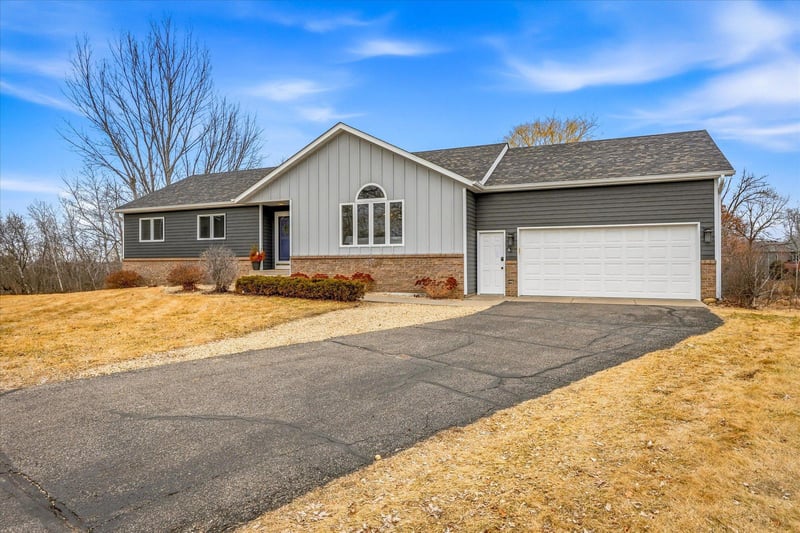 707 Erickson Ct, Sauk Rapids, MN 56379