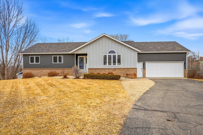 707 Erickson Ct, Sauk Rapids, MN 56379