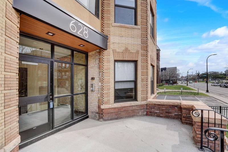 628 E Franklin Ave #301, Minneapolis, MN 55404