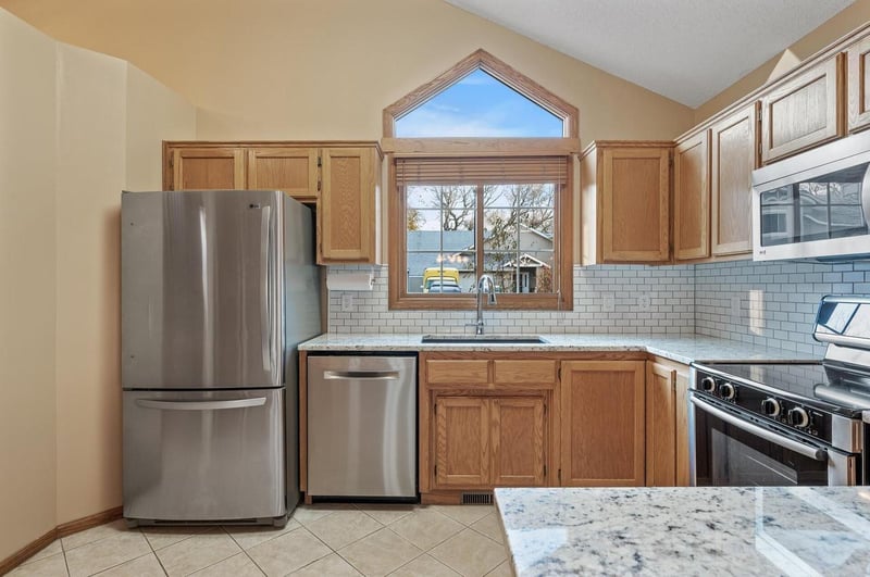 2909 Devonshire Cir #E, Woodbury, MN 55125