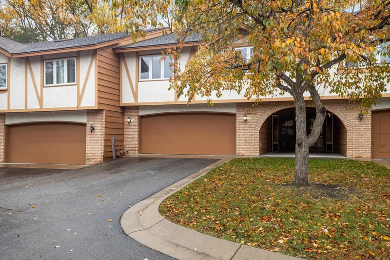 6913 Edenvale Blvd, Eden Prairie, MN 55346