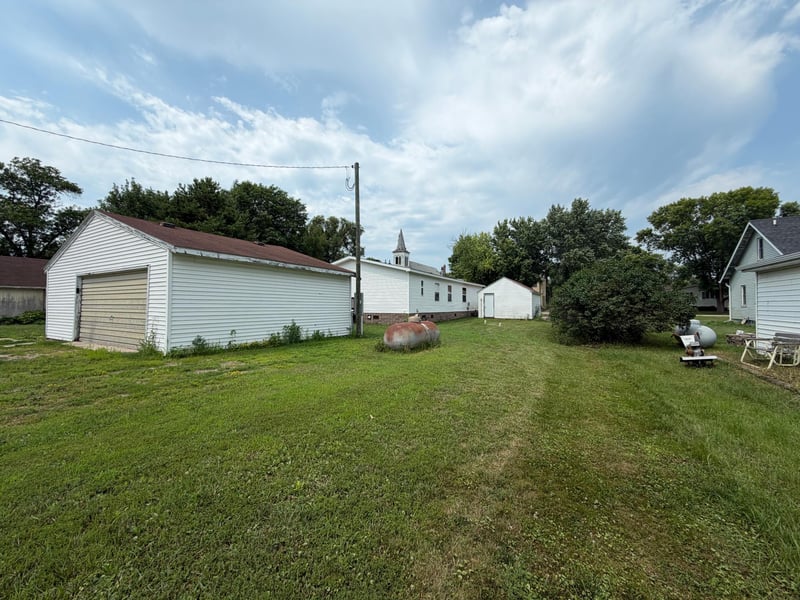 204 E 4th St, Donnelly, MN 56235