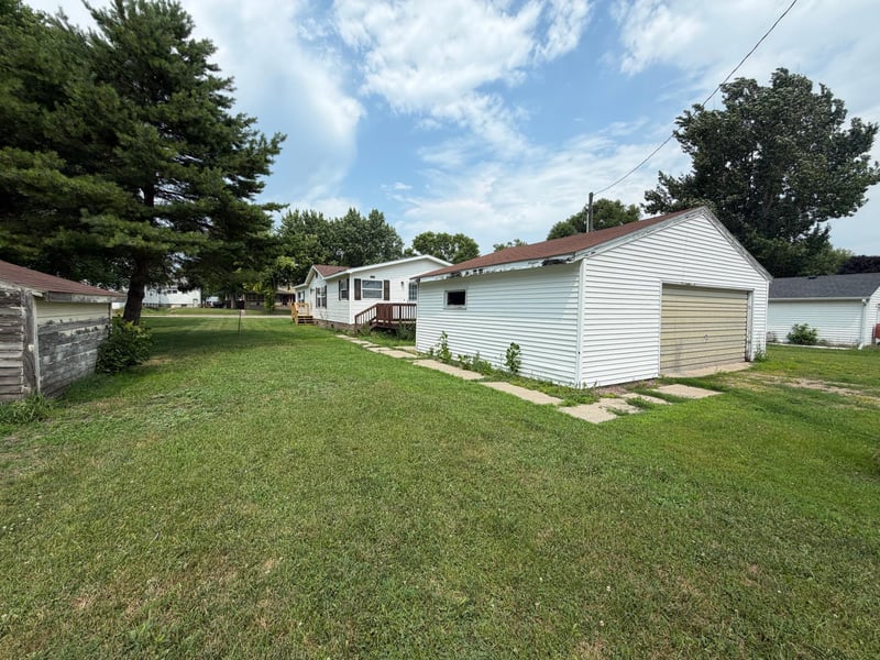204 E 4th St, Donnelly, MN 56235