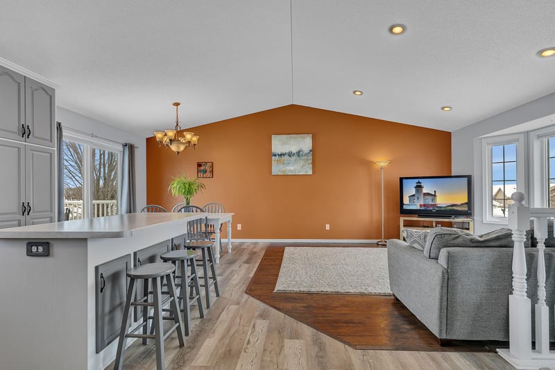 716 Ochotto Lake Dr, Avon, MN 56310