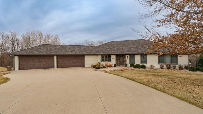 1105 Greystone Ln SW, Rochester, MN 55902