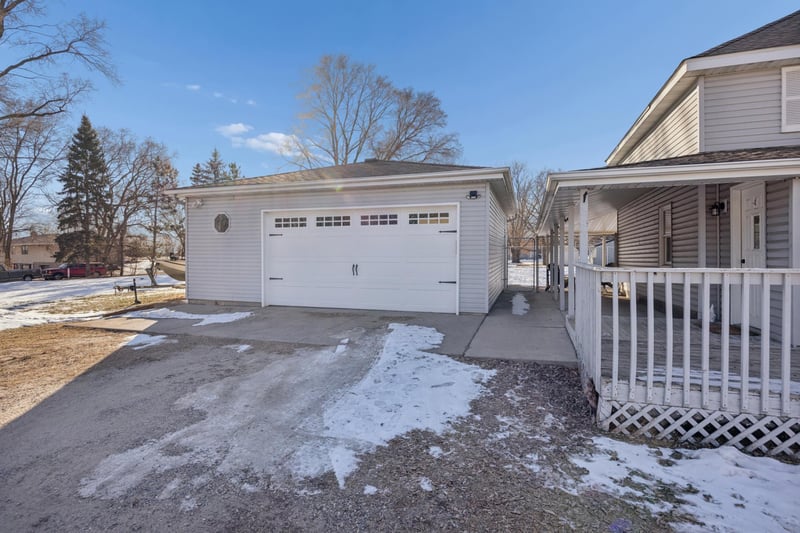 8780 Moorhouse Ave, Clear Lake, MN 55319