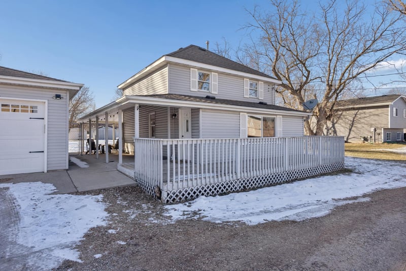 8780 Moorhouse Ave, Clear Lake, MN 55319