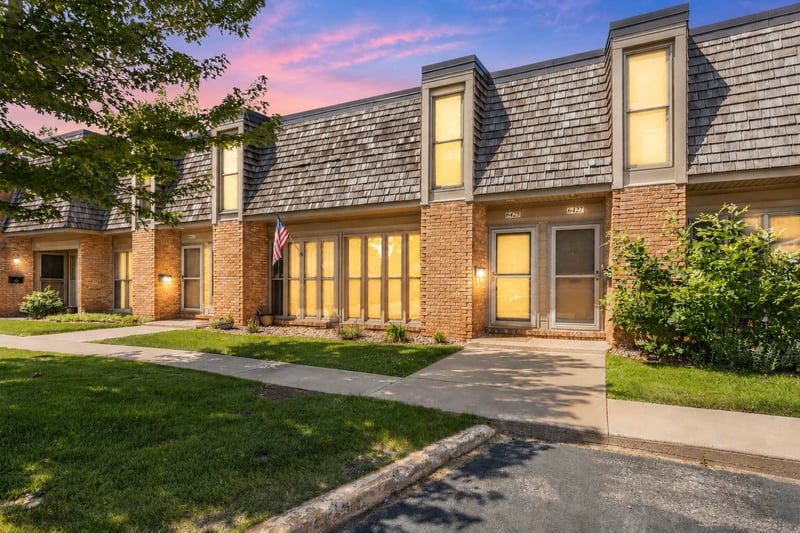 6425 Barrie Rd, Edina, MN 55435