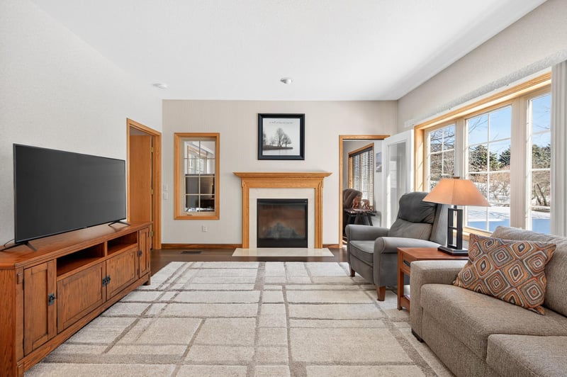 367 Allen Ave, Little Canada, MN 55117