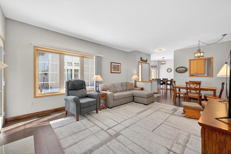 367 Allen Ave, Little Canada, MN 55117