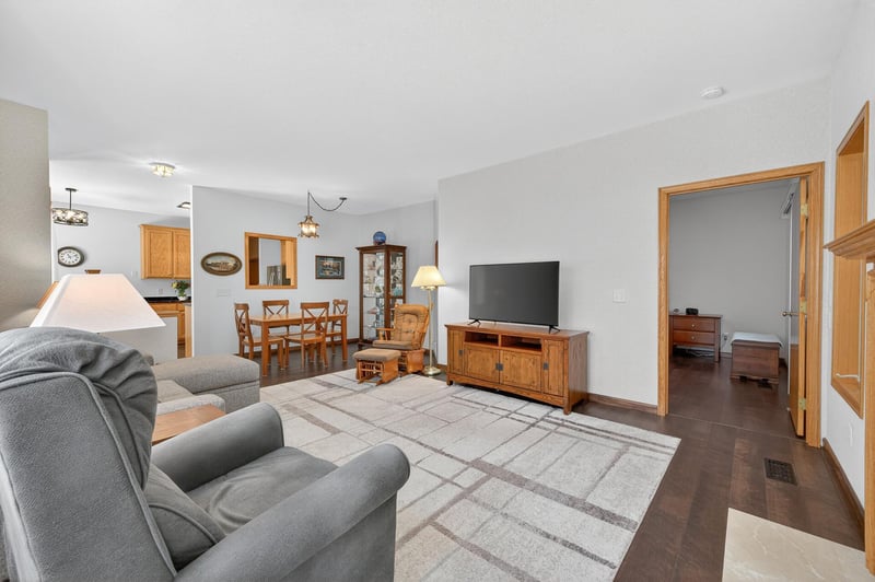 367 Allen Ave, Little Canada, MN 55117