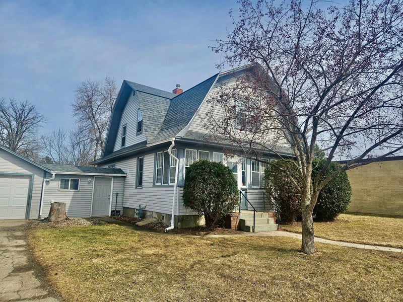16 W Park St, New York Mills, MN 56567
