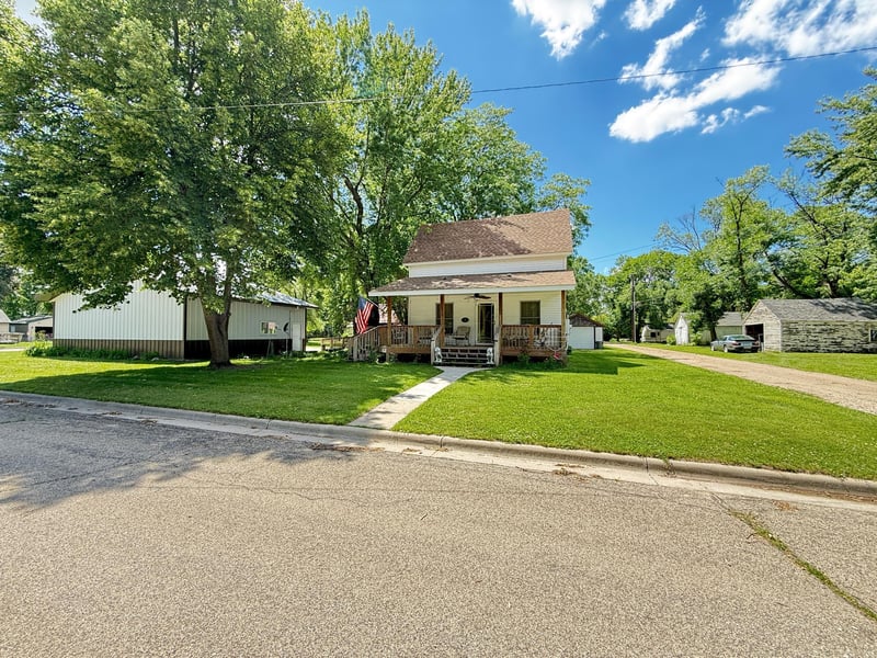 135 N Petrick St, Appleton, MN 56208