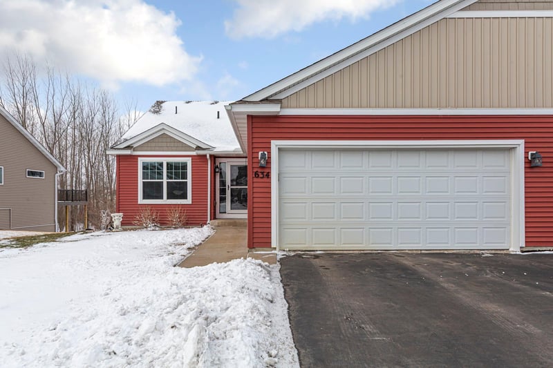 634 Tomahawk Ct, Madison Lake, MN 56063
