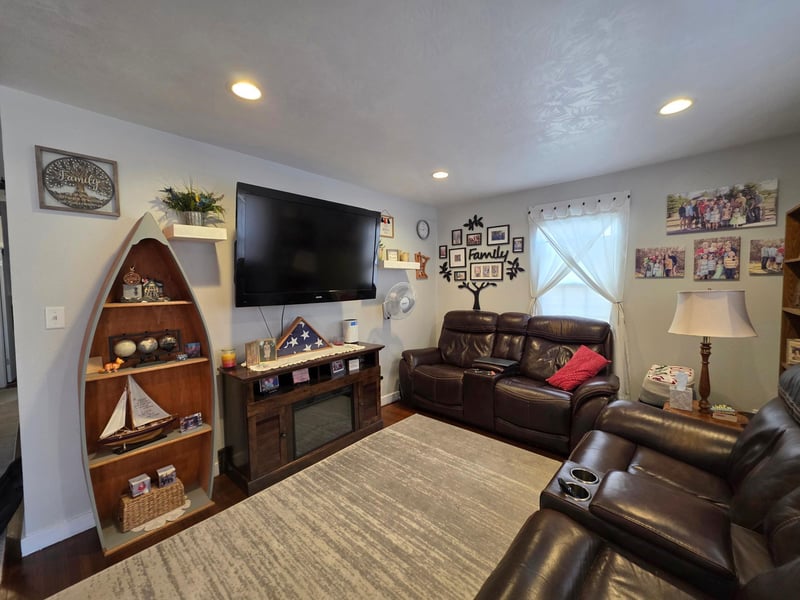 106 8th Ave SW, Pipestone, MN 56164