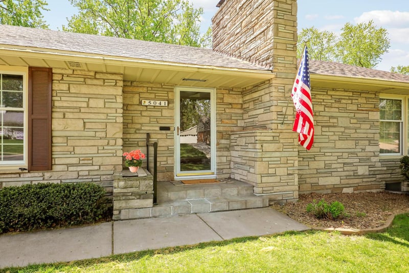 5041 Richmond Dr, Edina, MN 55436
