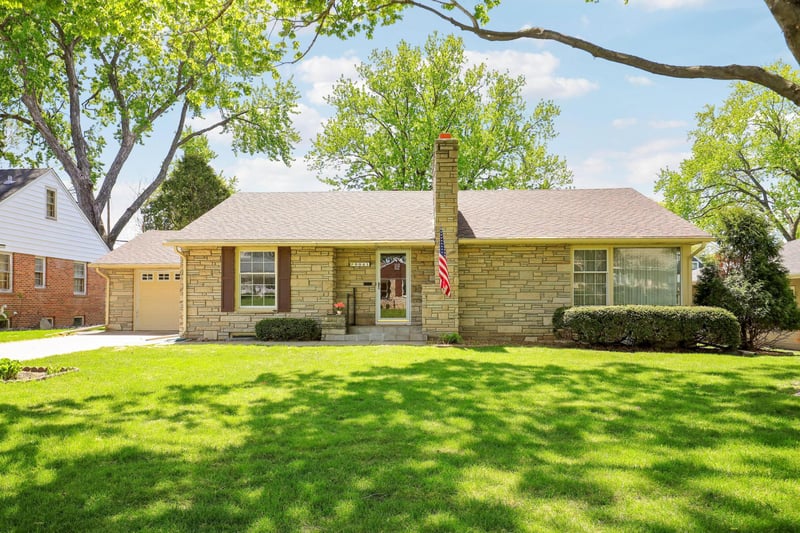 5041 Richmond Dr, Edina, MN 55436