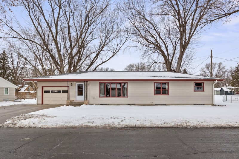 111 George Ave E, Winsted, MN 55395