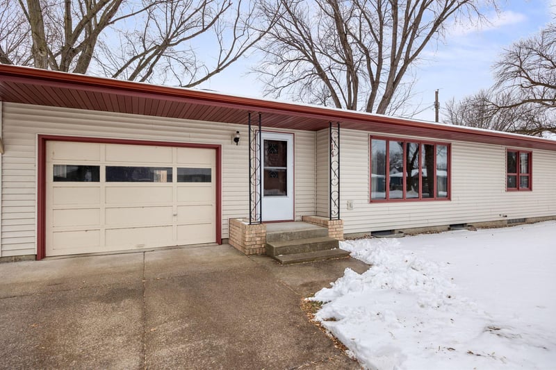111 George Ave E, Winsted, MN 55395
