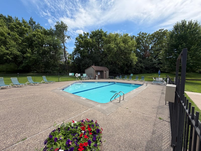 7401 W 101st St #121, Bloomington, MN 55438