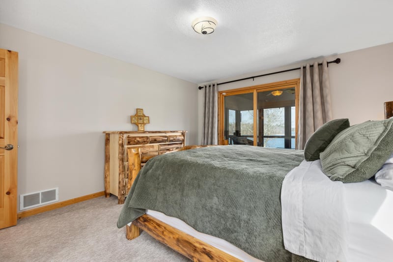 5586 White Pine Dr #20, Pequot Lakes, MN 56472