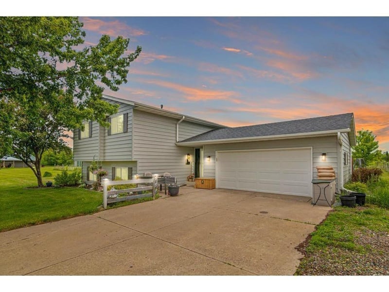 6972 360th St, North Branch, MN 55056