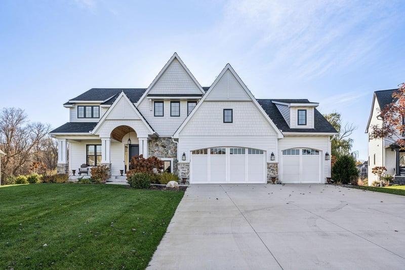 5960 Prestwick Ct, Excelsior, MN 55331