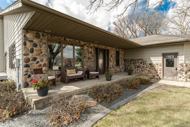 1397 Soppa Dr, Saint Charles, MN 55972