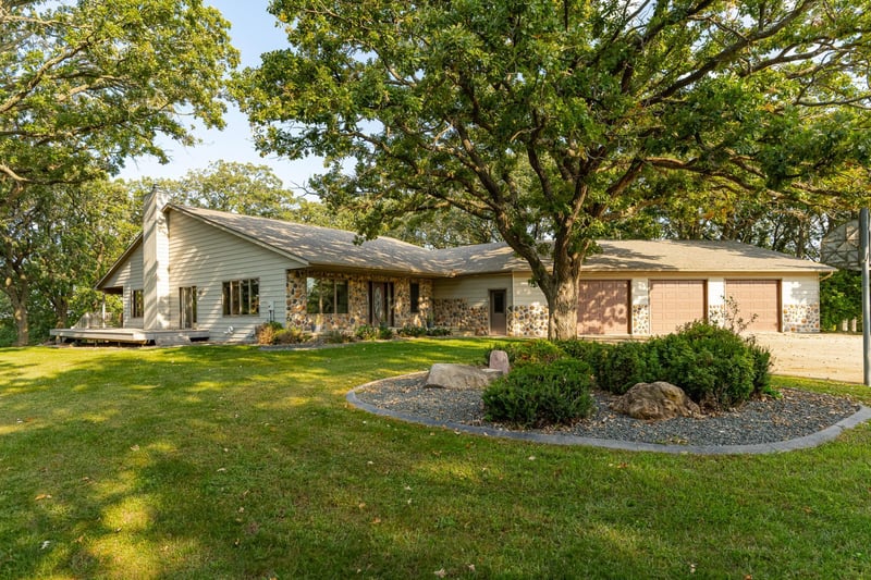 1397 Soppa Dr, Saint Charles, MN 55972