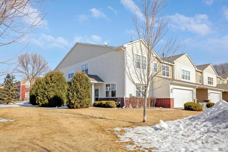 1648 White Pine Way #D, Carver, MN 55315