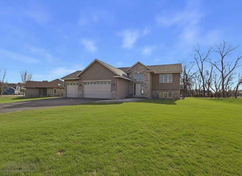 24605 140th St NW, Zimmerman, MN 55398