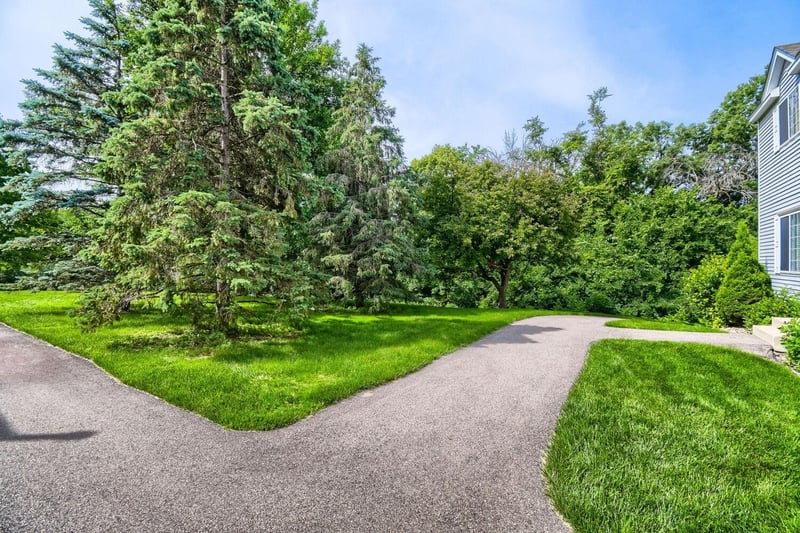 9102 Terra Verde Trl, Eden Prairie, MN 55347