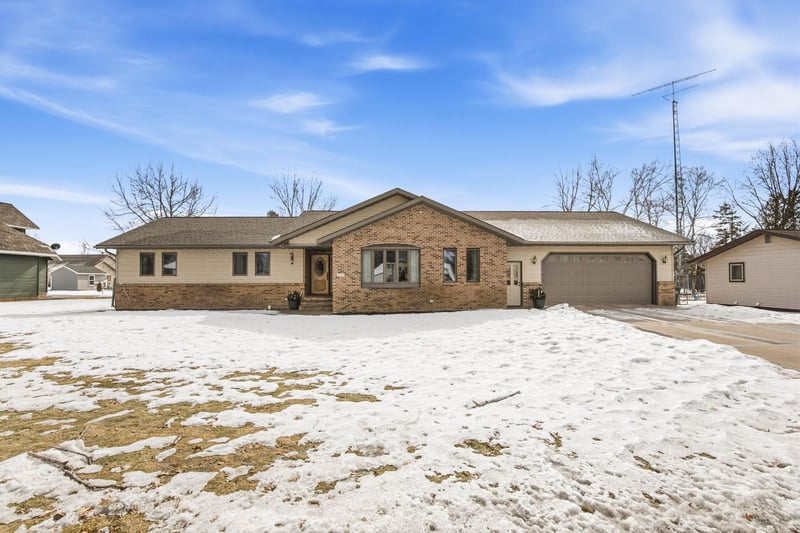 302 Park Ave SE, Pierz, MN 56364