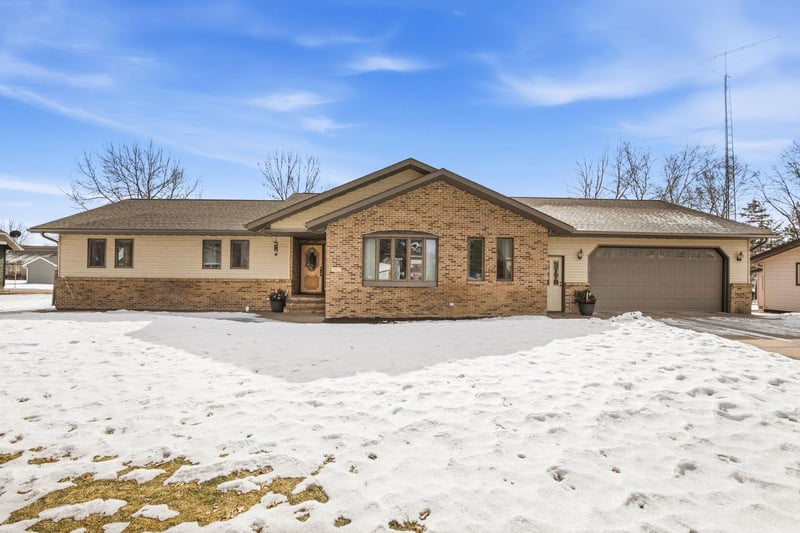 302 Park Ave SE, Pierz, MN 56364