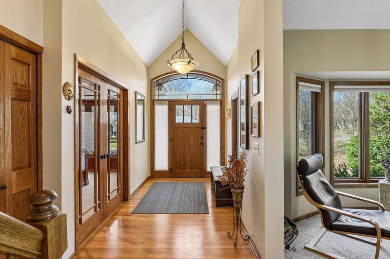 4424 Camelot Dr, Minnetonka, MN 55345