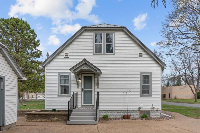 819 Hopwood Ave, Menomonie, WI 54751