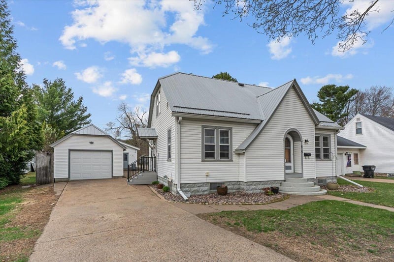 819 Hopwood Ave, Menomonie, WI 54751