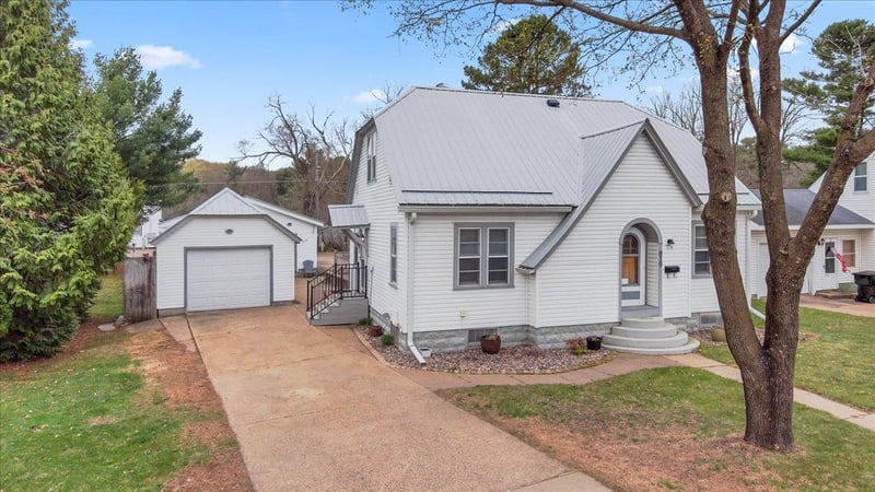 819 Hopwood Ave, Menomonie, WI 54751