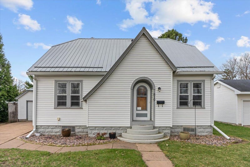 819 Hopwood Ave, Menomonie, WI 54751